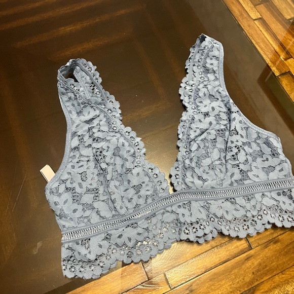 Victoria Secret’s Lace Blue Bralette Size Medium - Picture 5 of 8